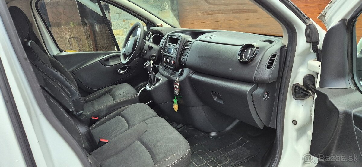 Renault Trafic 2.0 - 12