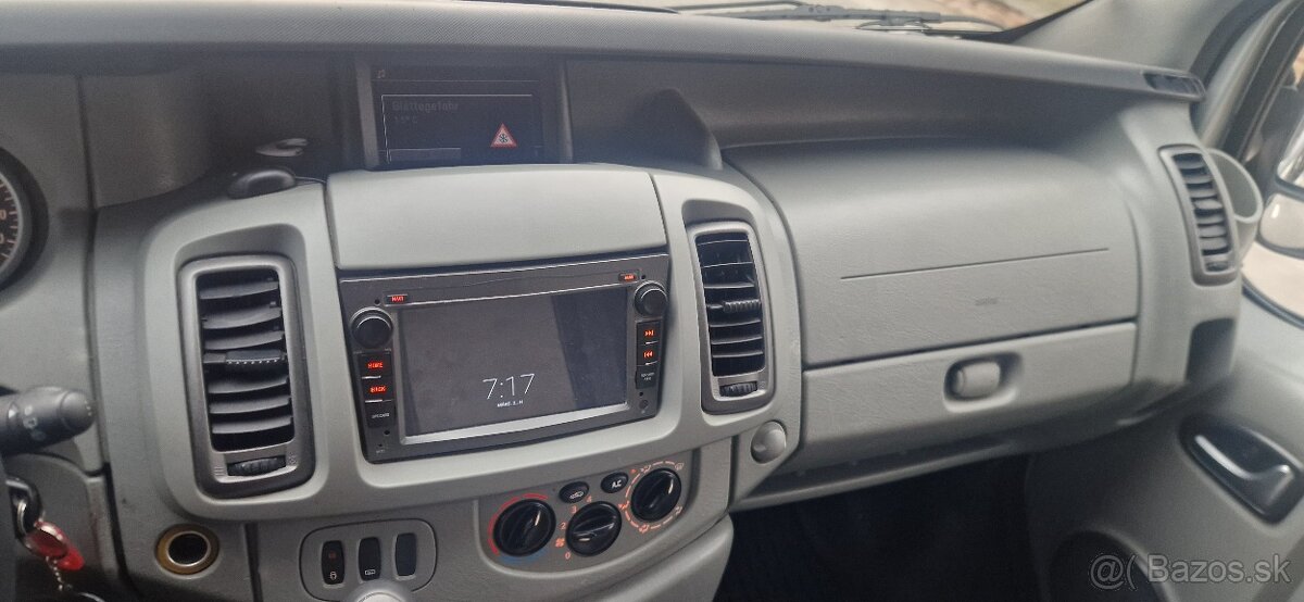 Opel Vivaro 2.5 CDTi 9 miest - 12