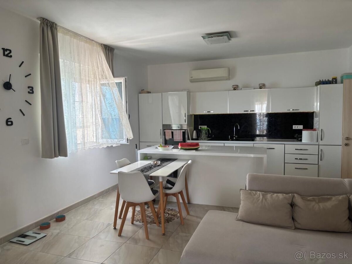 Apartmánový dom s bazénom priamo pri mori – Čierna Hora - 12