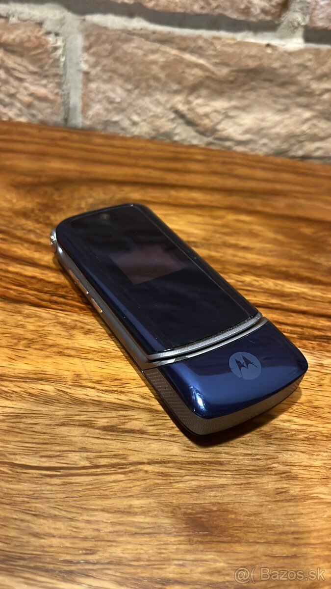Motorola legendárne mobily RAZR V3/SLVR L7e/KRZR K1 - 12