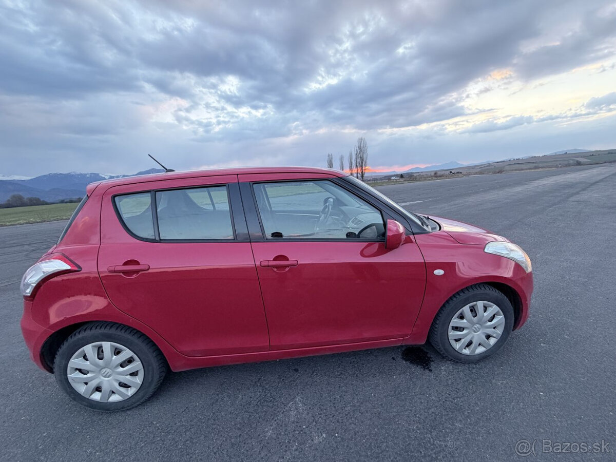 Suzuki Swift 1.2 69 kW - 12