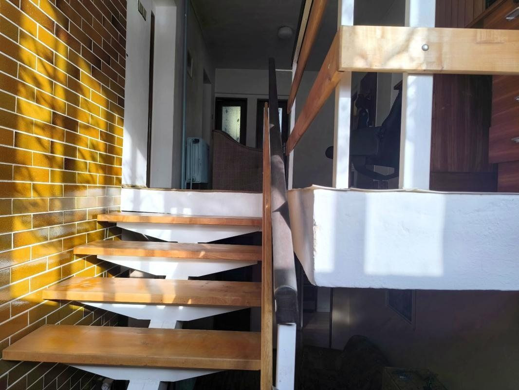 ZNOVU V PONUKE-PADNUTÁ REZERVÁCIA KRÁSNY ZAUJÍMAVO RIEŠENÝ - 12