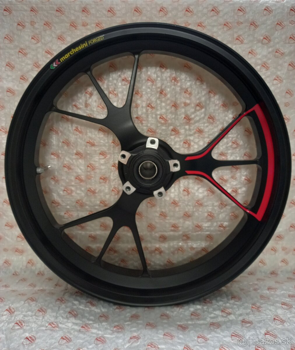 Ducati Hypermotard 939/950 - 12