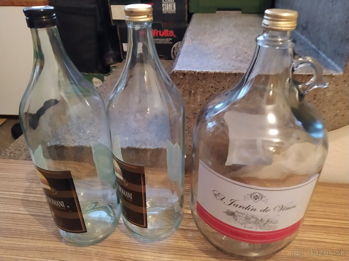 láhve 0,5l a 1lt s uzávěrem, plucky (placatky) 0,2l - 12