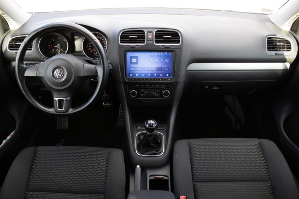 Volkswagen Golf 1.6 TDI z roku 2011 - 12