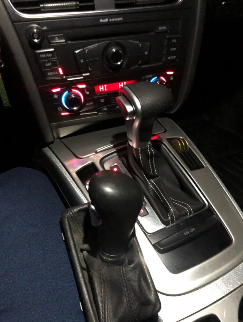 Radiaca páka pre automat AUDI / čierna biela červená nitka - 12