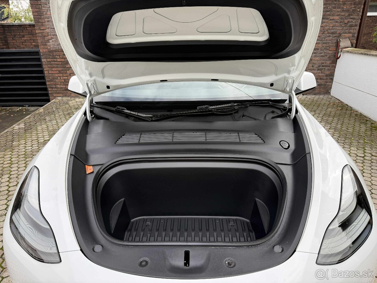 Tesla Model Y Performance Dual Motor - 12