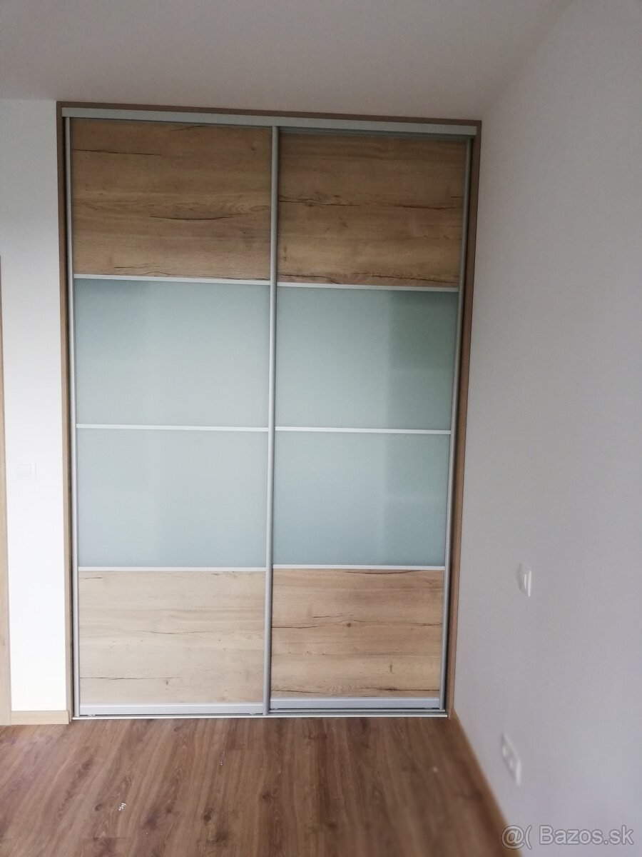 Vstavané skrine a nábytok na mieru - 12