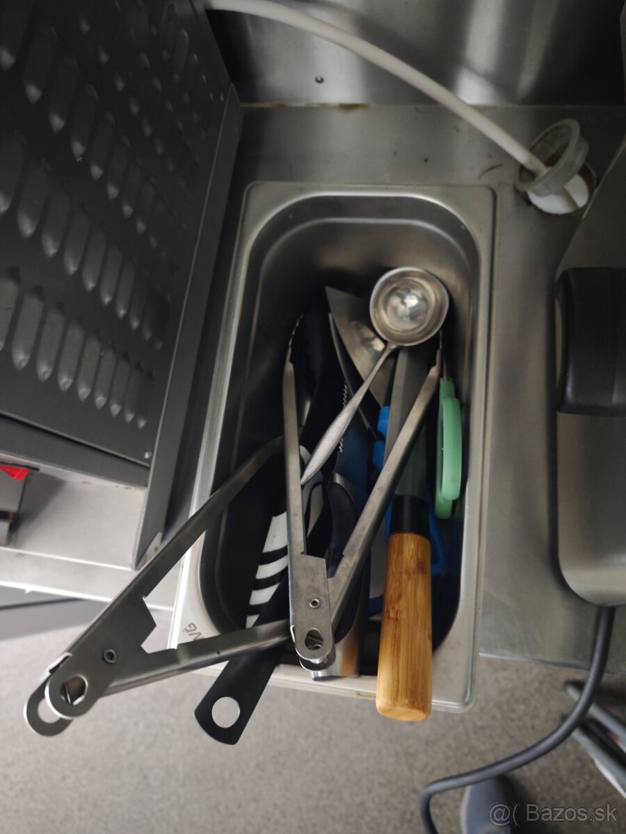 Predám predajný príves, gastro príves, gastro karavan, - 12