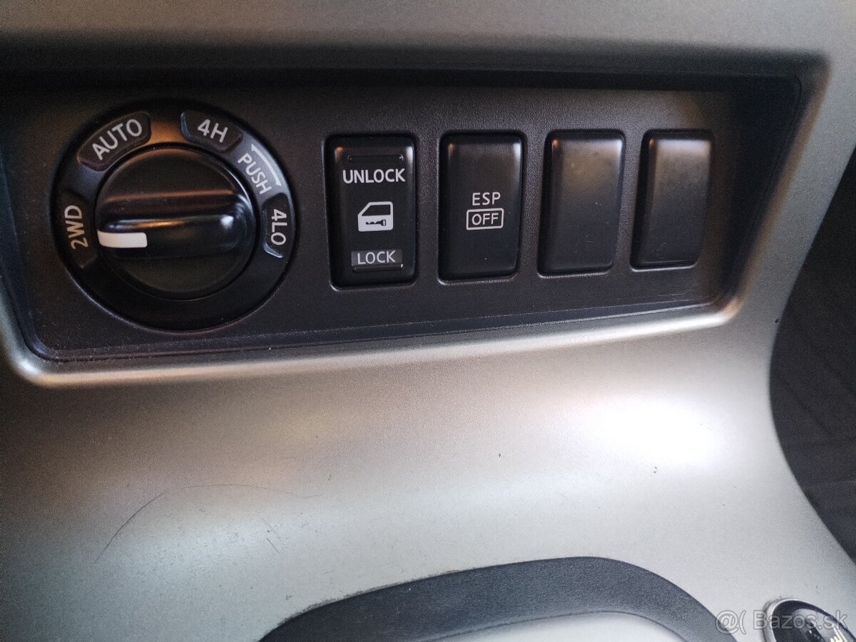 Nissan Pathfinder - 12