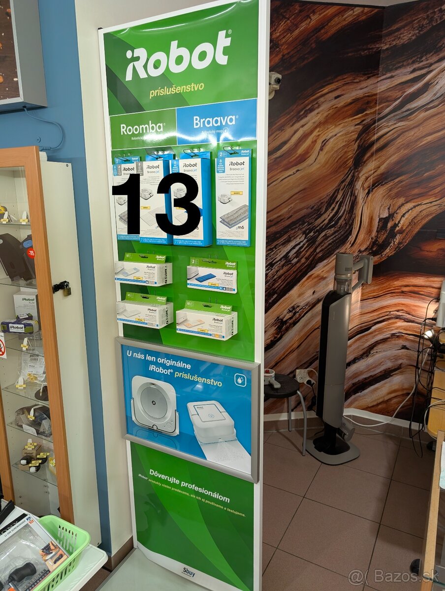 Vitrína (skrinka) a ostatný nábytok plus pútače do predajne - 12