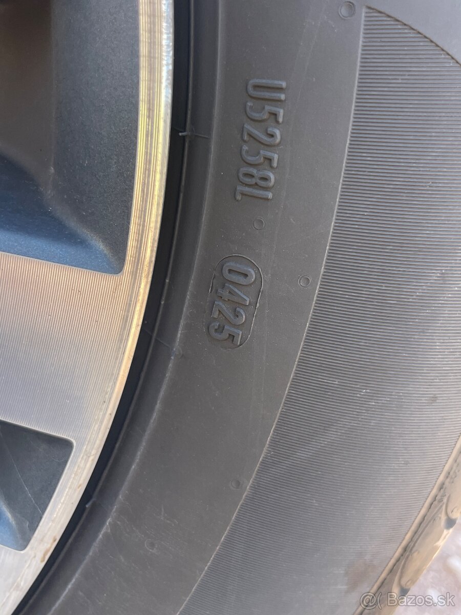 Mitsubishi Outlander 4x4 benzin automat SK 7 miest 2019 - 12