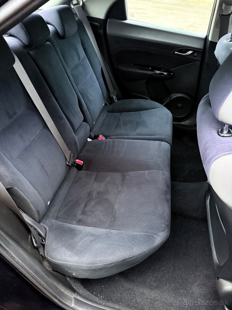 Honda Civic 8G 1.4 benzín - 12