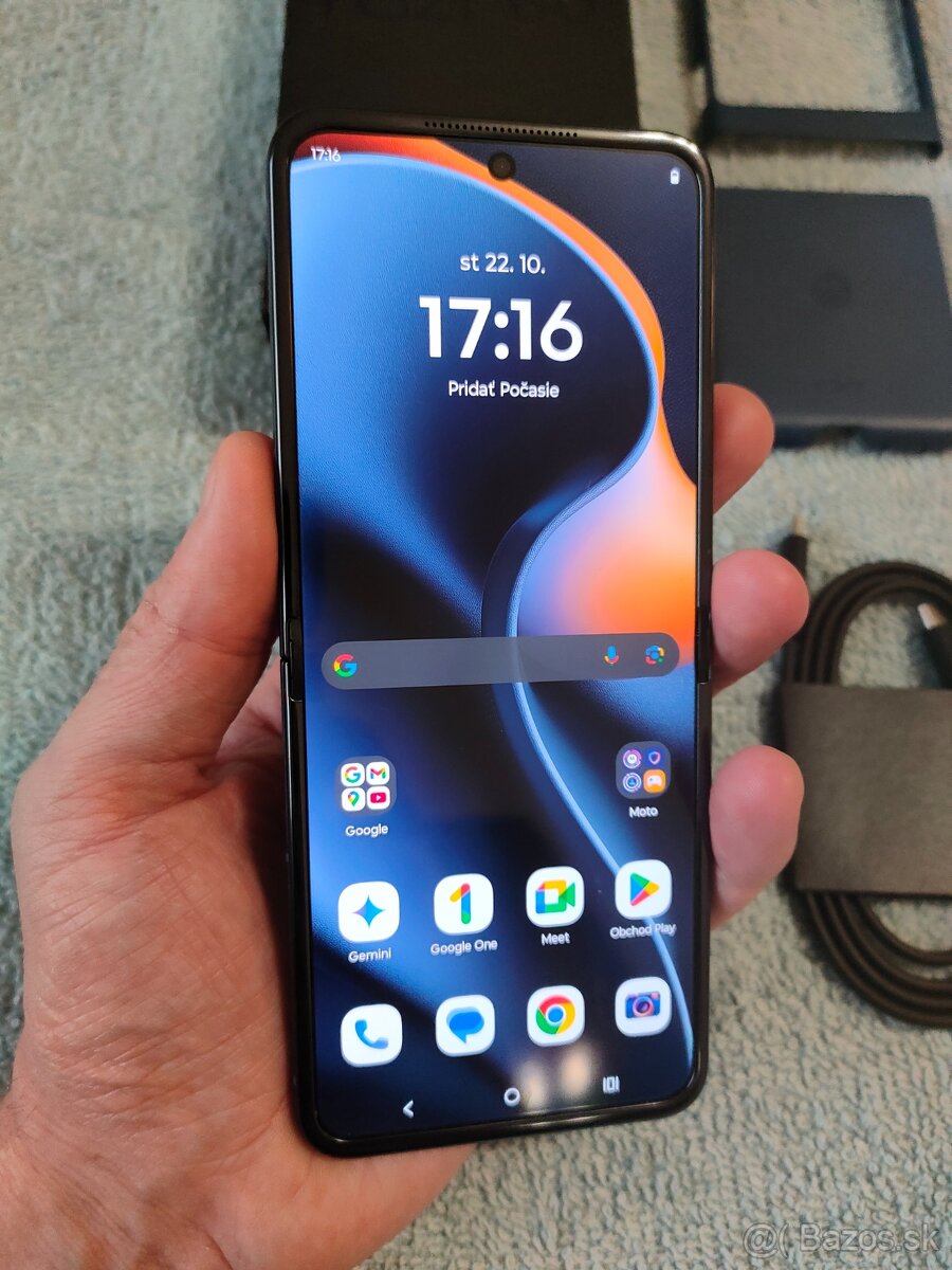 Motorola Razr 60 Pantone Gibraltar Sea 256GB,8GB RAM, - 12