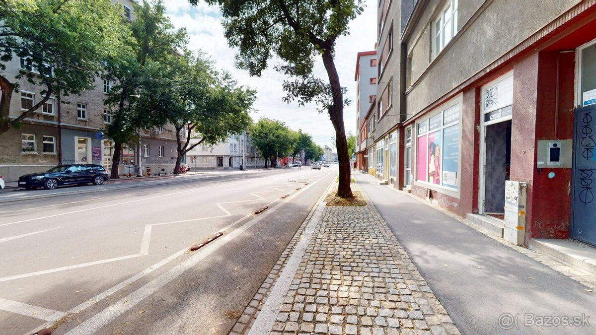 Štýlový 2i po rekonštrukcii pri Trnavskom mýte, províziu RK - 12