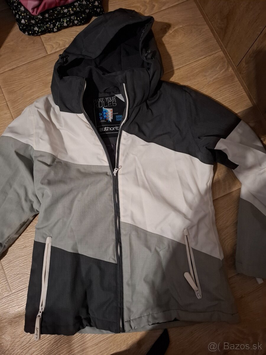 Mix dámskeho oblečenia - 12