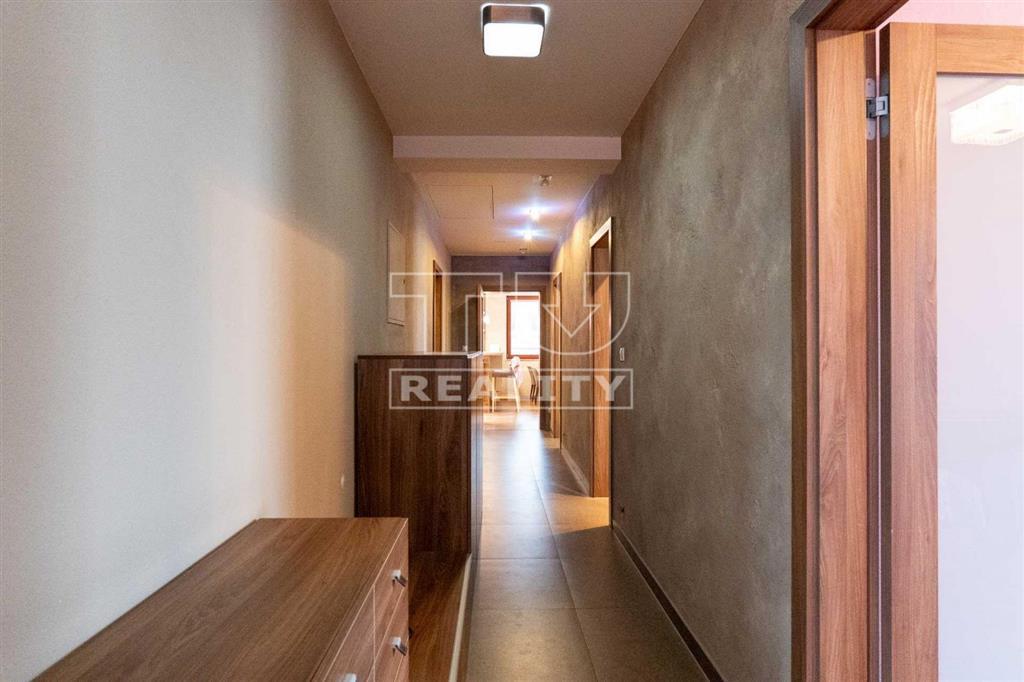 4 izbový byt v centre mesta Brezno, 120m2 + 30m2 terasy,... - 12