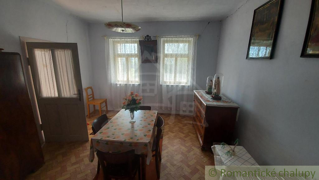 Malá chalúpka na okraji polosamoty s 40 á pozemkom v obci - 12