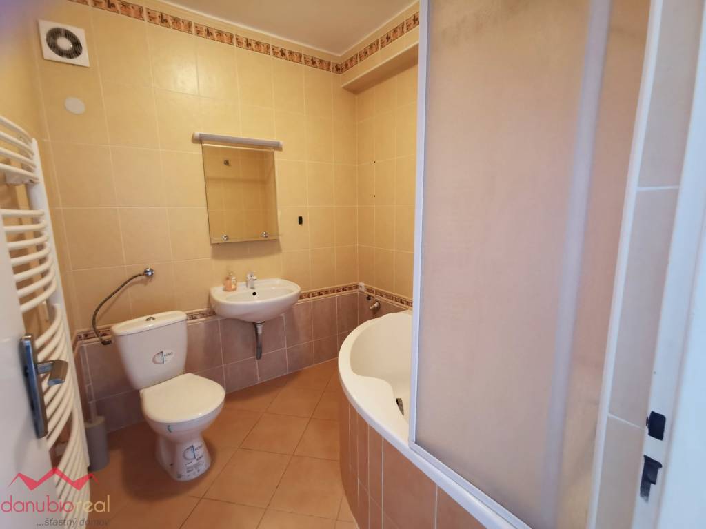 Na prenájom rodinný dom v Komárne - 12