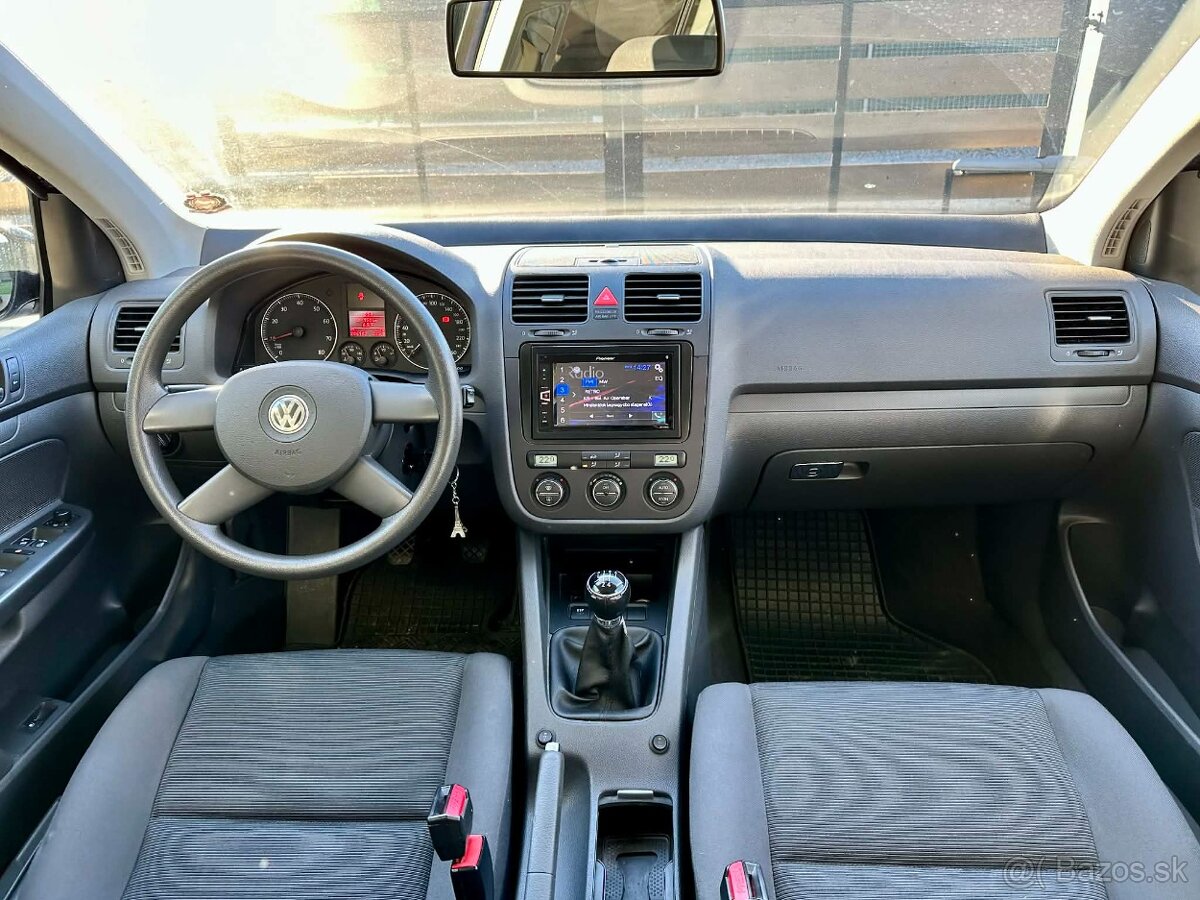 VW GOLF 5 . 1,6 benz - 12
