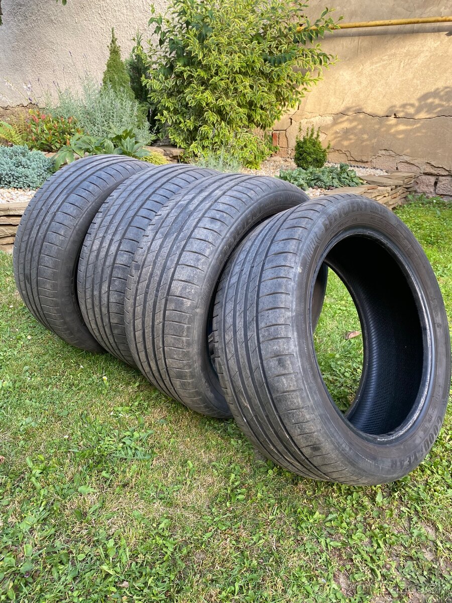 Goodyear Efficient grip 215/ 50 R17 - 12