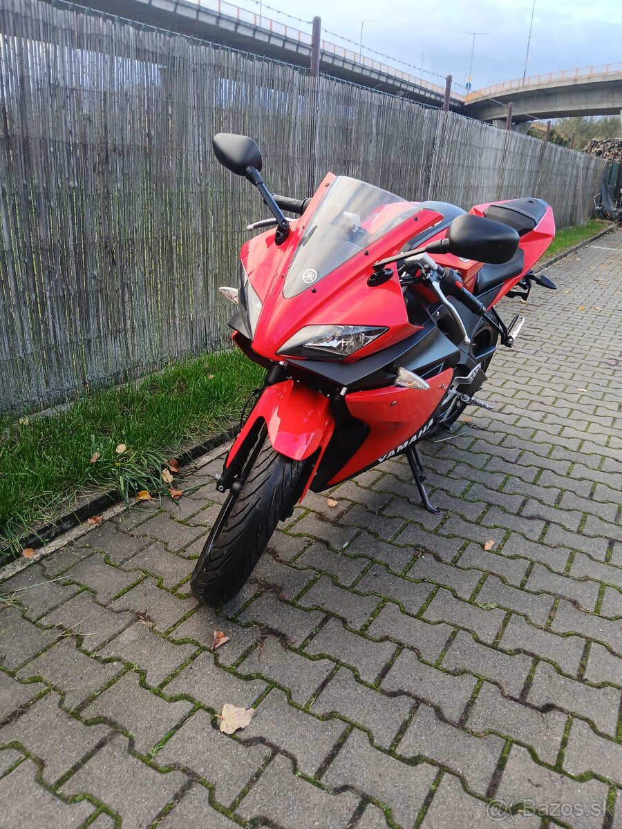 Yamaha YZF-R 125 - 12