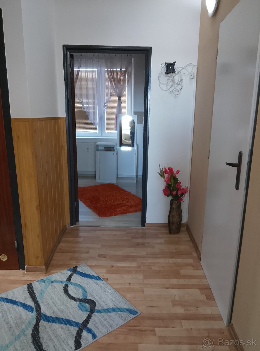 Predám 3 izbový byt v sečovciach v centre mesta - 12