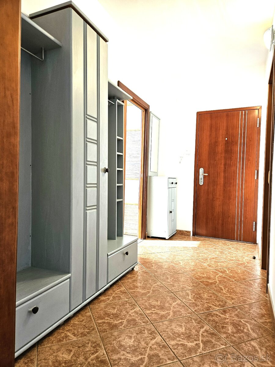 3,5 i byt sídlisko JUH/TOPOĽČANY, ul. Bazovského - 12