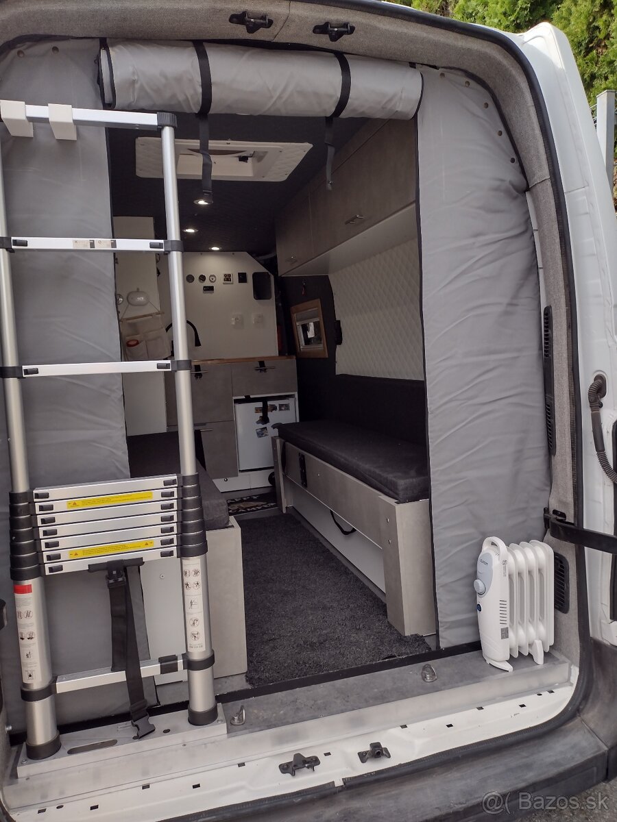 Renault Master Campervan - 12