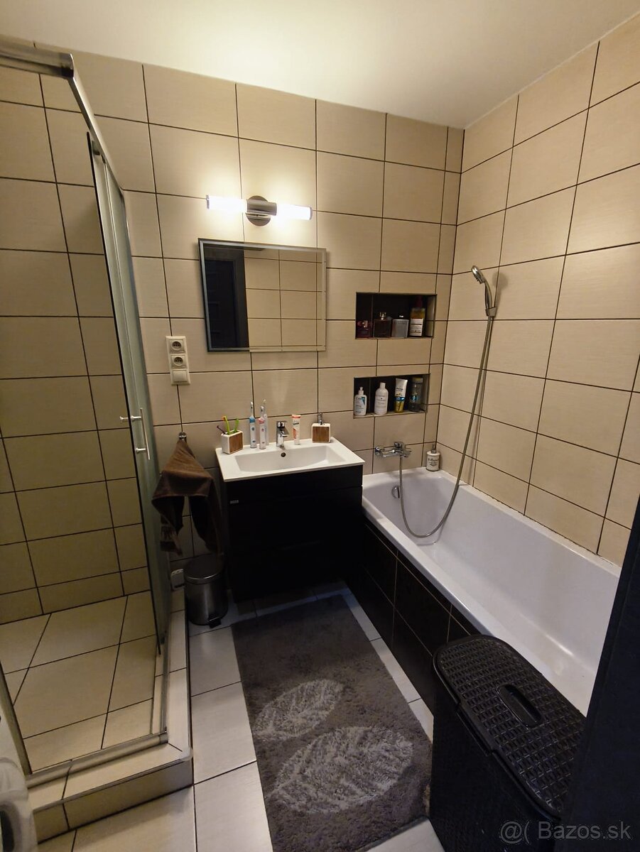 Predaj kompletne prerobeného 3 izbového bytu - 12