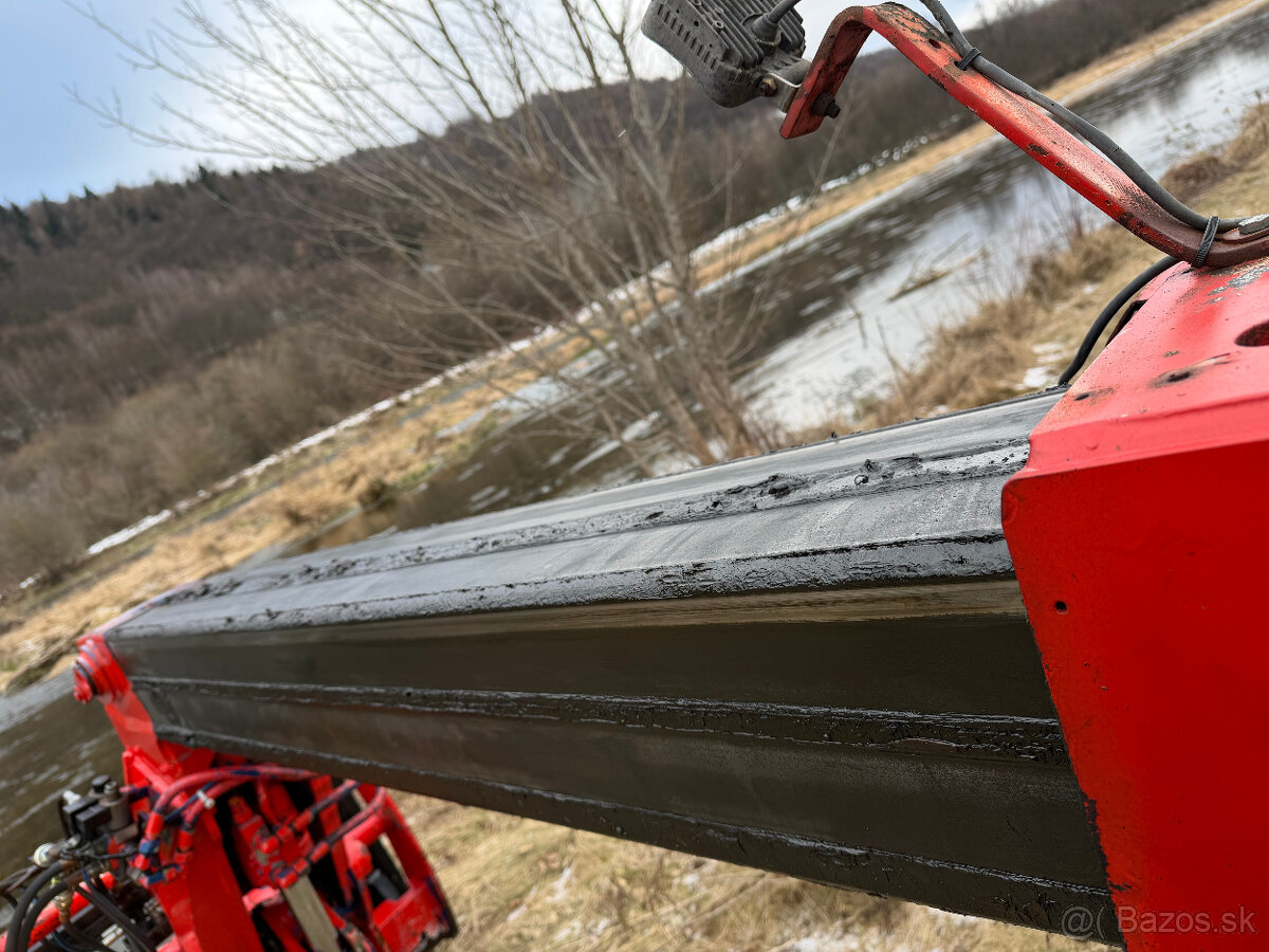Teleskopický manipulátor Manitou MLT523 s dosahom 5 m - 12