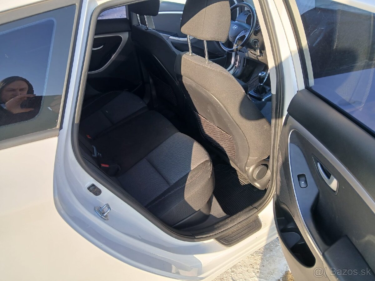 Hyundai i30 1.6crdi 160 000km - 12