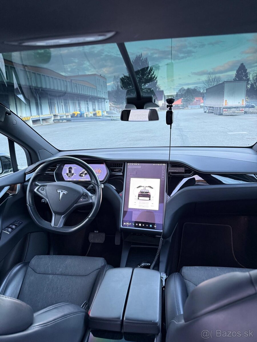 TESLA MODEL X 75D FREE SUPERCHARGING - 12