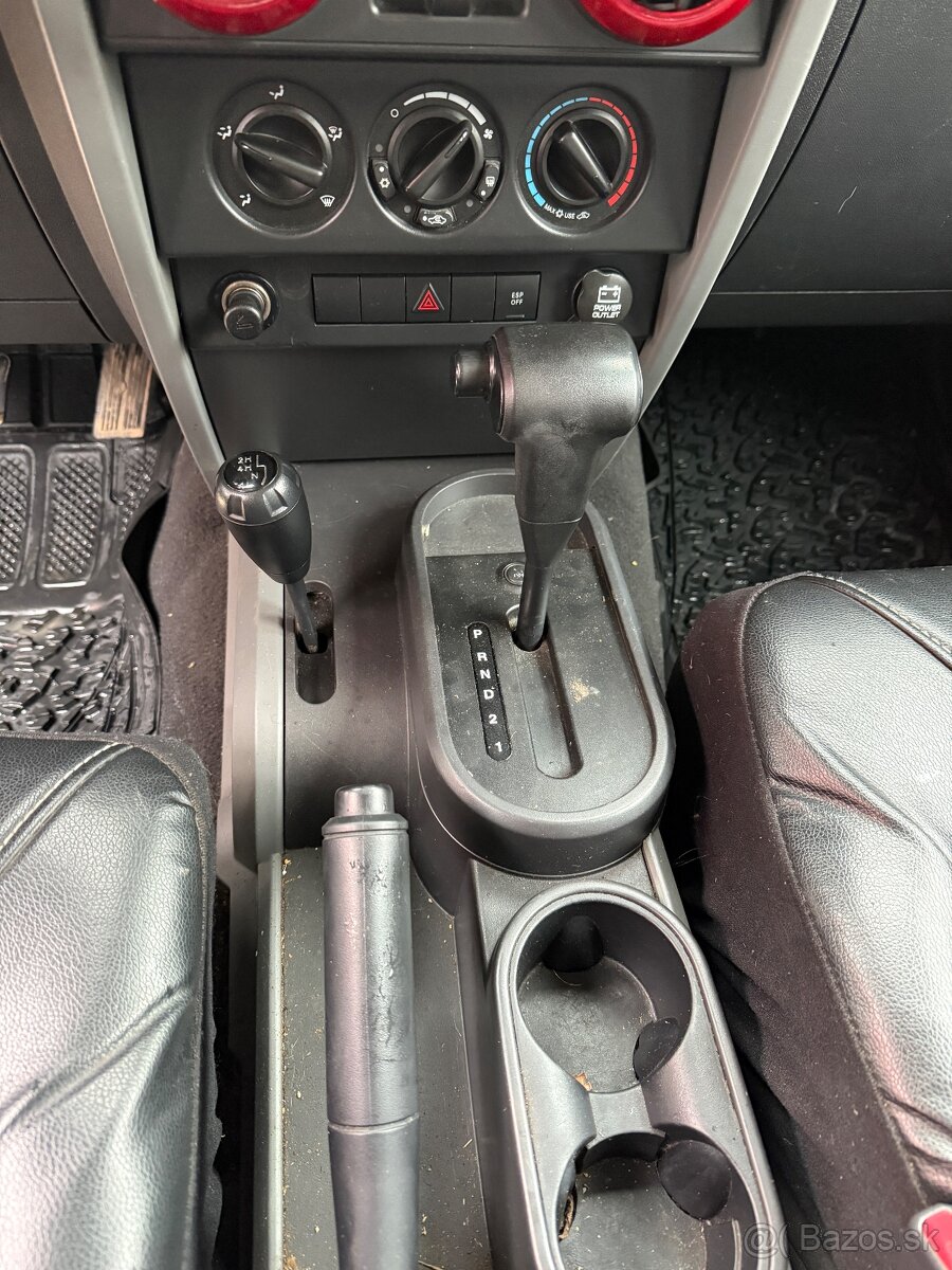 Jeep Wrangler Sahara - 12