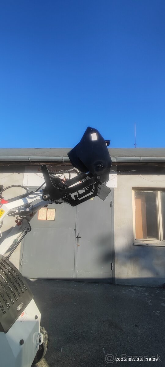 Univerzálni mini nakladač - 12