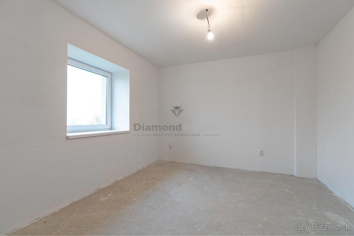 NA PREDAJ JEDNOPODLAŽNÝ 3 IZBOVÝ RODINNÝ DOM SO ZÁHRADOU | K - 12