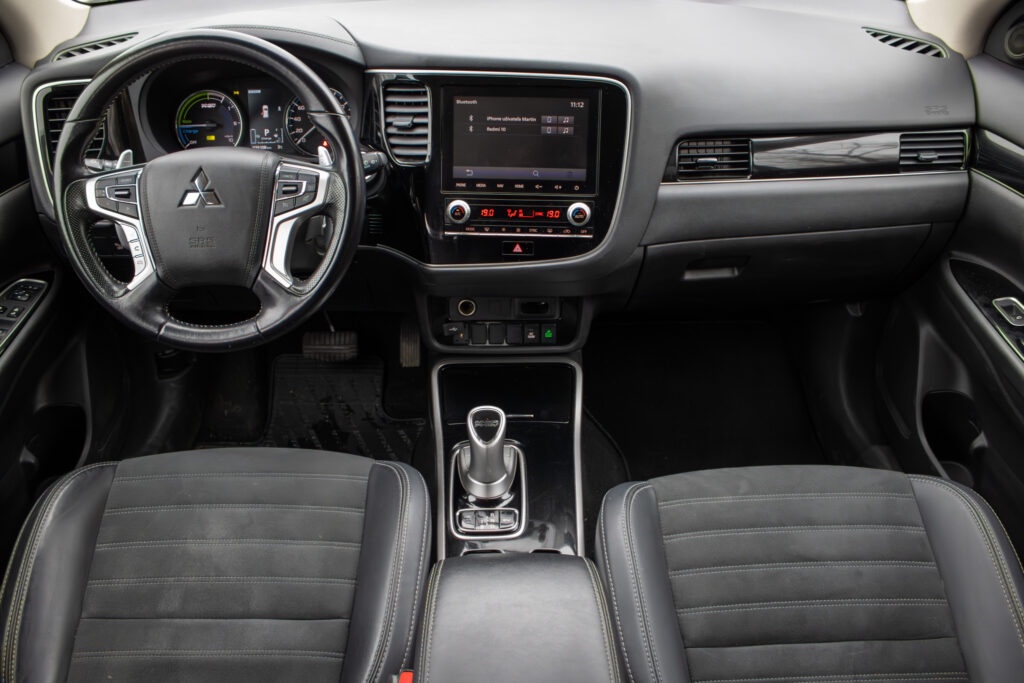 Mitsubishi Outlander 2.4l PHEV CVT - 12