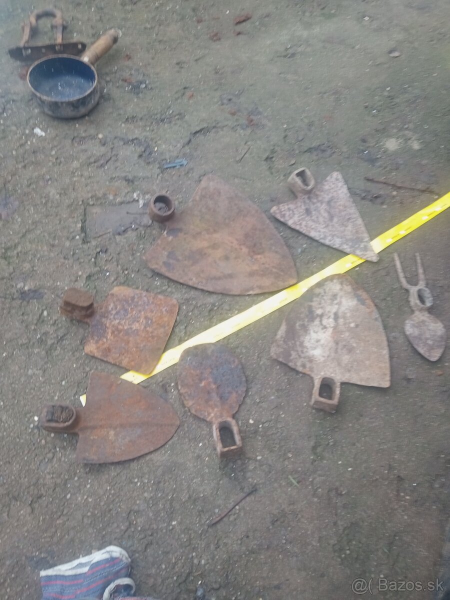 Sekera.motyka . nožnice .vahy - 12