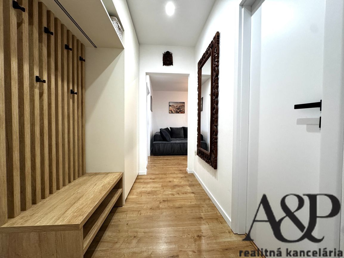 KOMPLETNE REKONŠTRUOVANÝ 3 IZB. BYT S KOMOROU A LOGIOU, 76M2 - 12