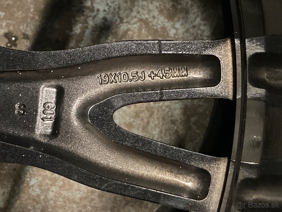 Tesla 19" originál s letnými pneu - 12