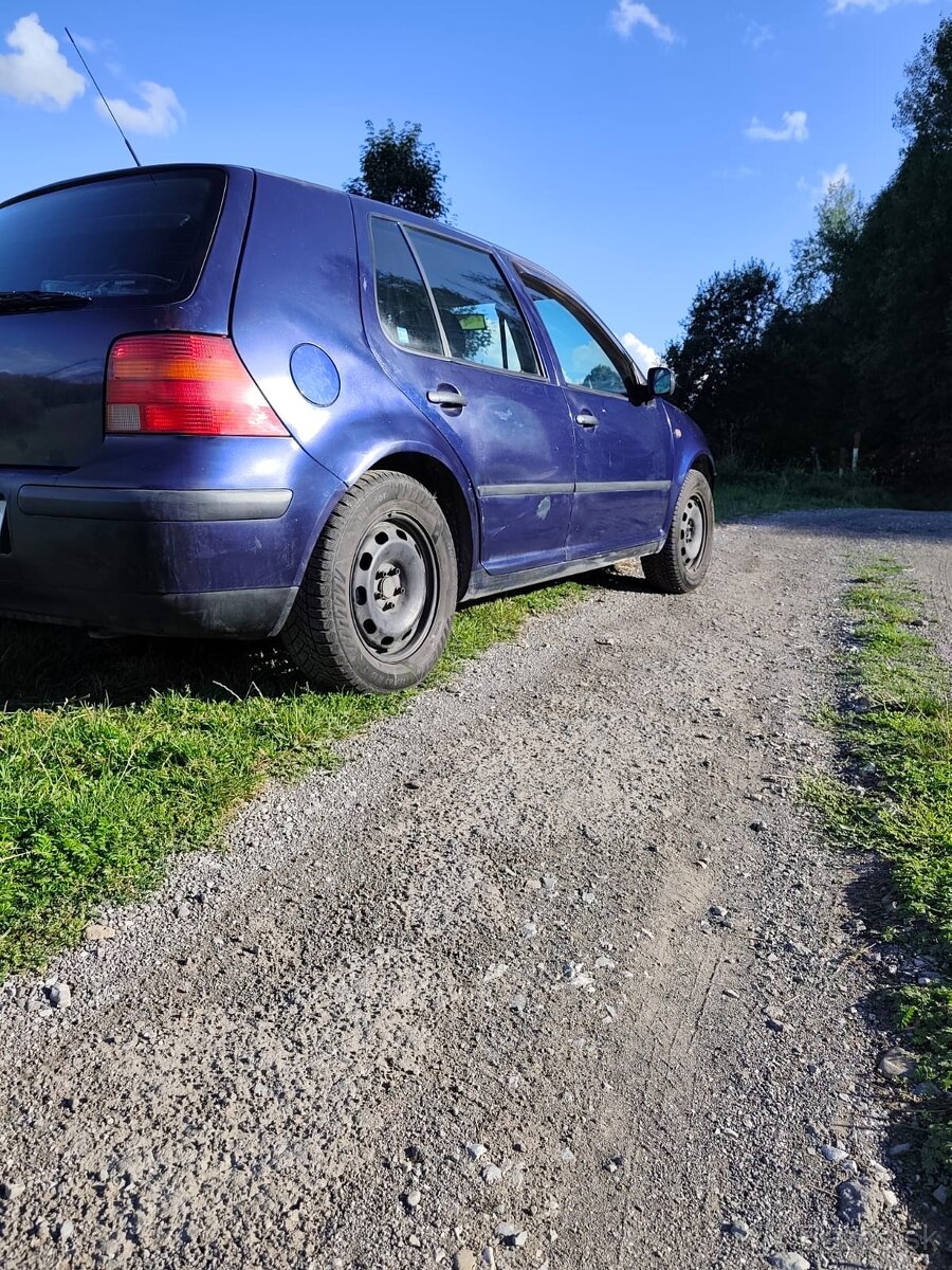 Golf 4 - 12