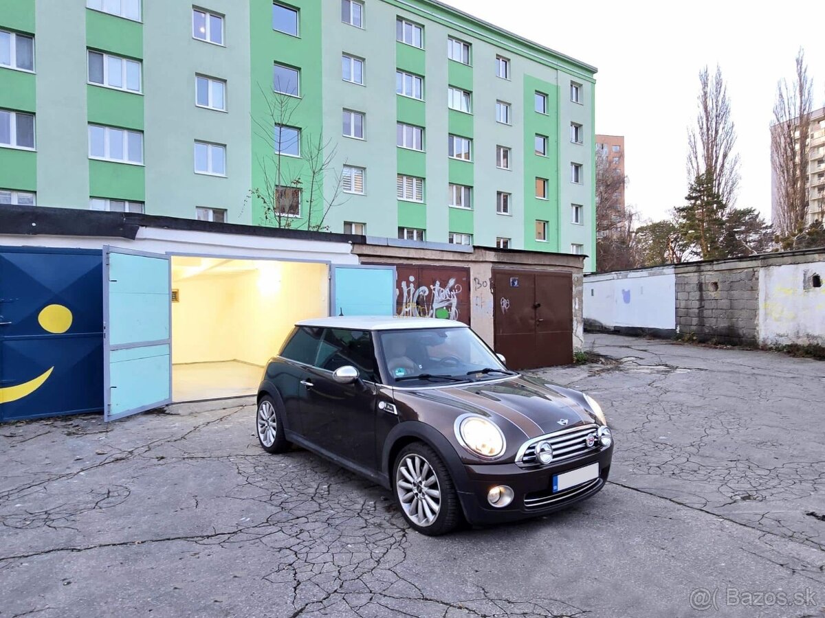 Veľmi pekná garáž s el. / TOP stav /Jakobyho / CENTRUM - 12