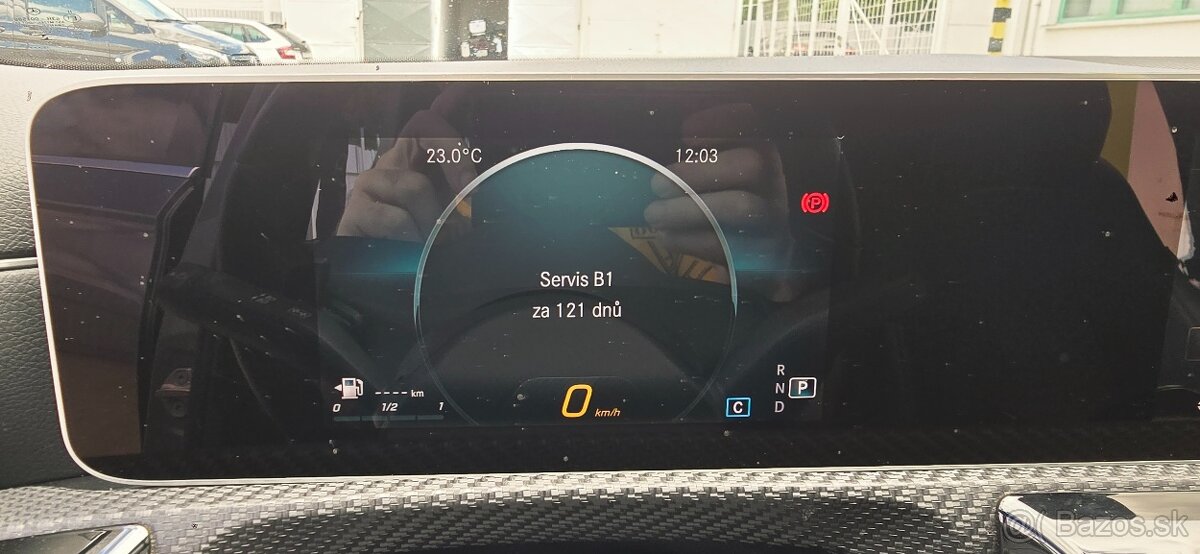 Mercedes-Benz A180D sedan - 12