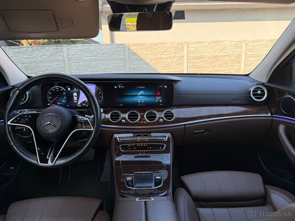 Mercedes-Benz E trieda Sedan - 12