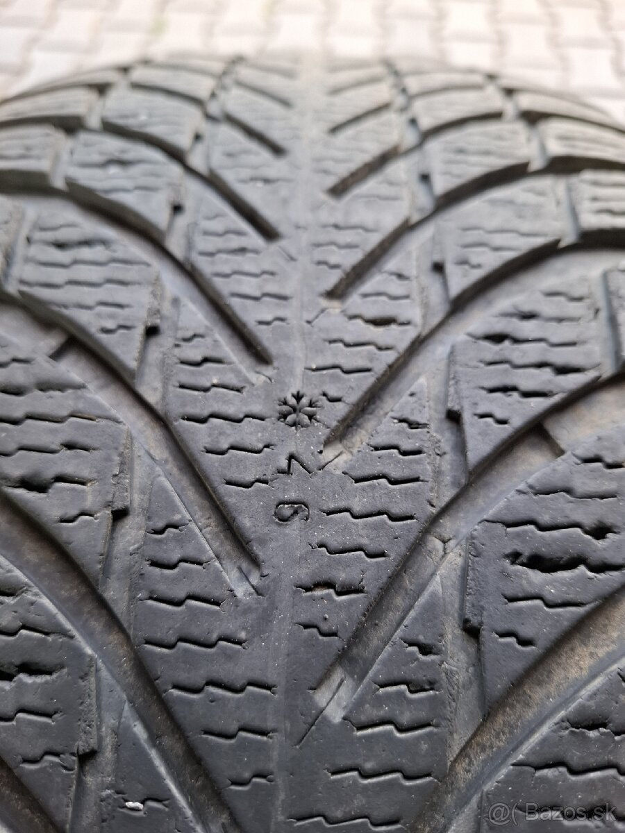 Nokian 265/60R18 - 12