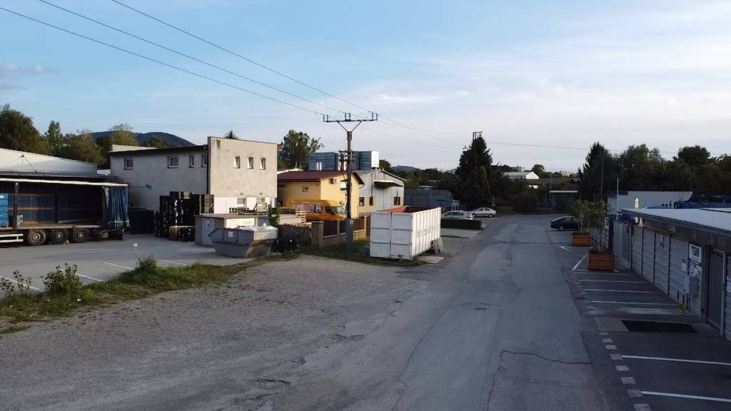 •PREDAJ•Areál s výrobnou halou a zázemím v Dubnici nad Váhom - 12