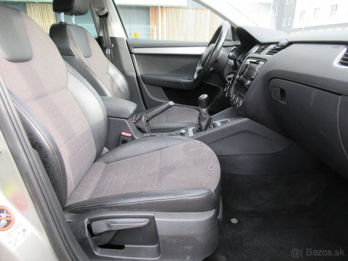 Škoda Octavia Combi 2.0 TDI Elegance/Style 4x4 - 12