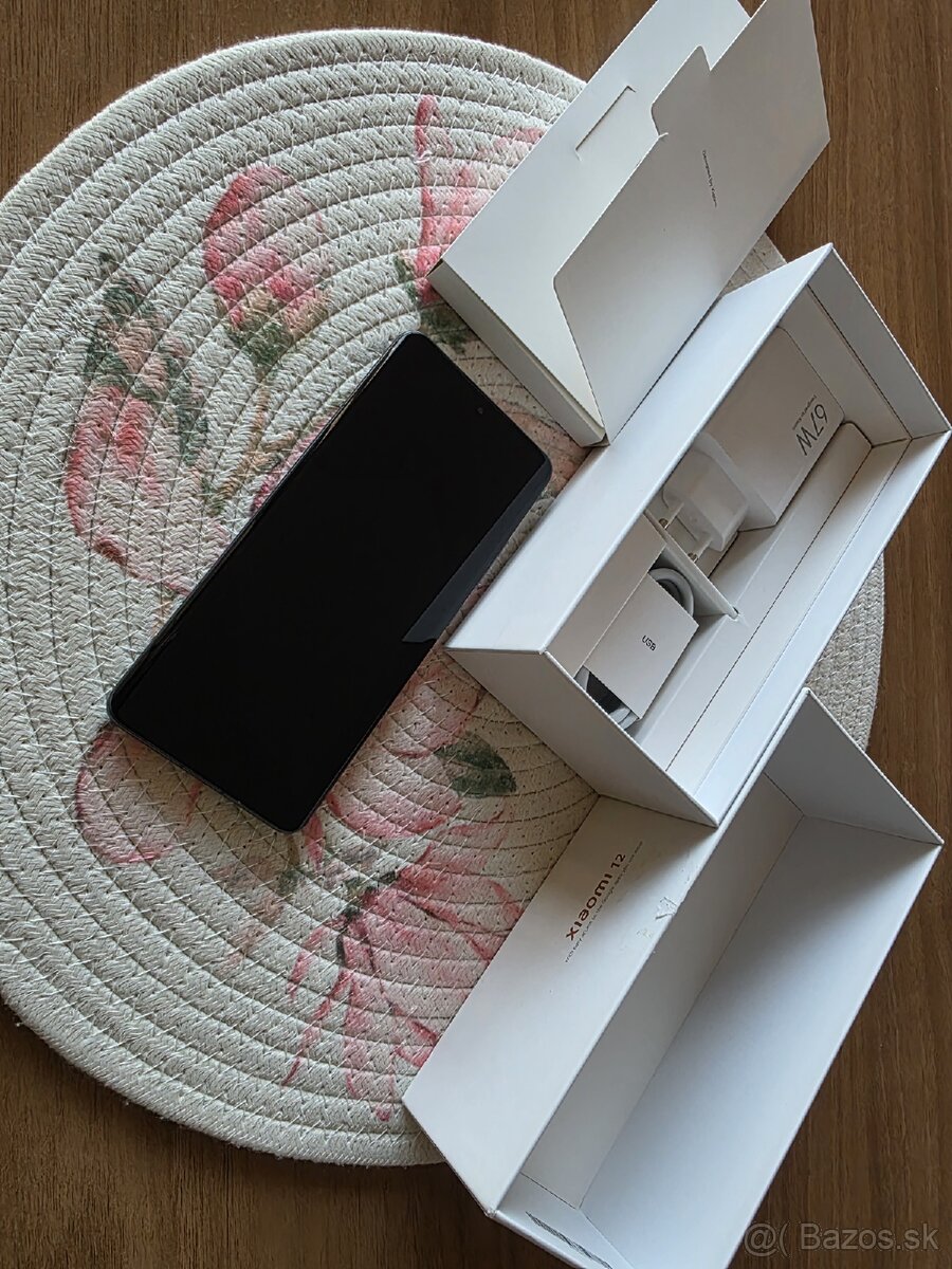 Predám Xiaomi 12 8GB/128GB - 12