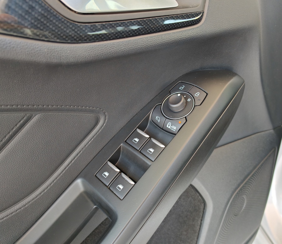 Ford Focus Kombi 1.5 TDCi EcoBlue ST-Line A/T//AJ NA SPLÁTKY - 12