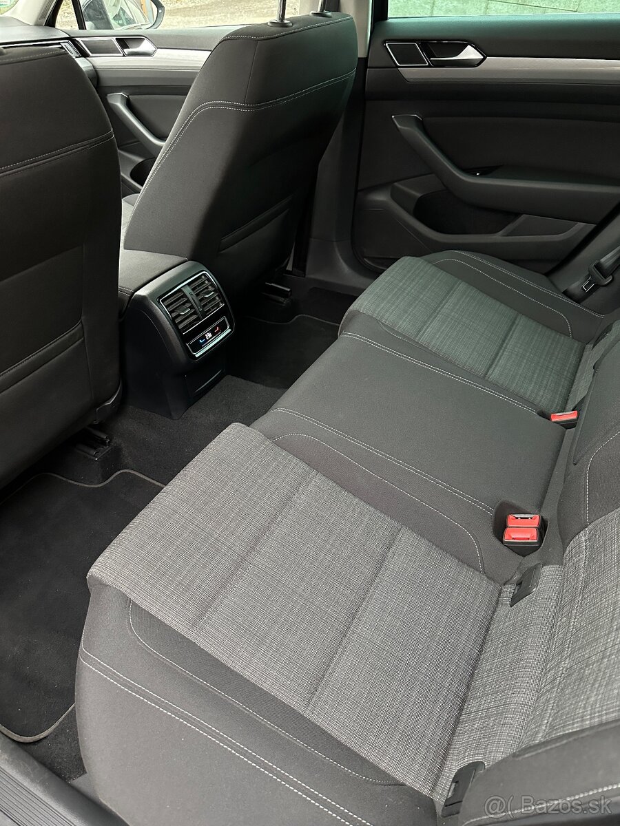 Volkswagen Passat, 2022, 147kW, ťažné, panoráma, head-up - 12
